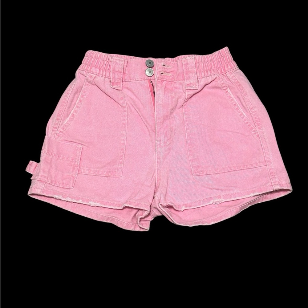 Women’s size One, pink shorts no boundaries button and zip with stretchy waist.